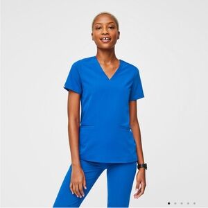 Figs Casma 3 pocket top